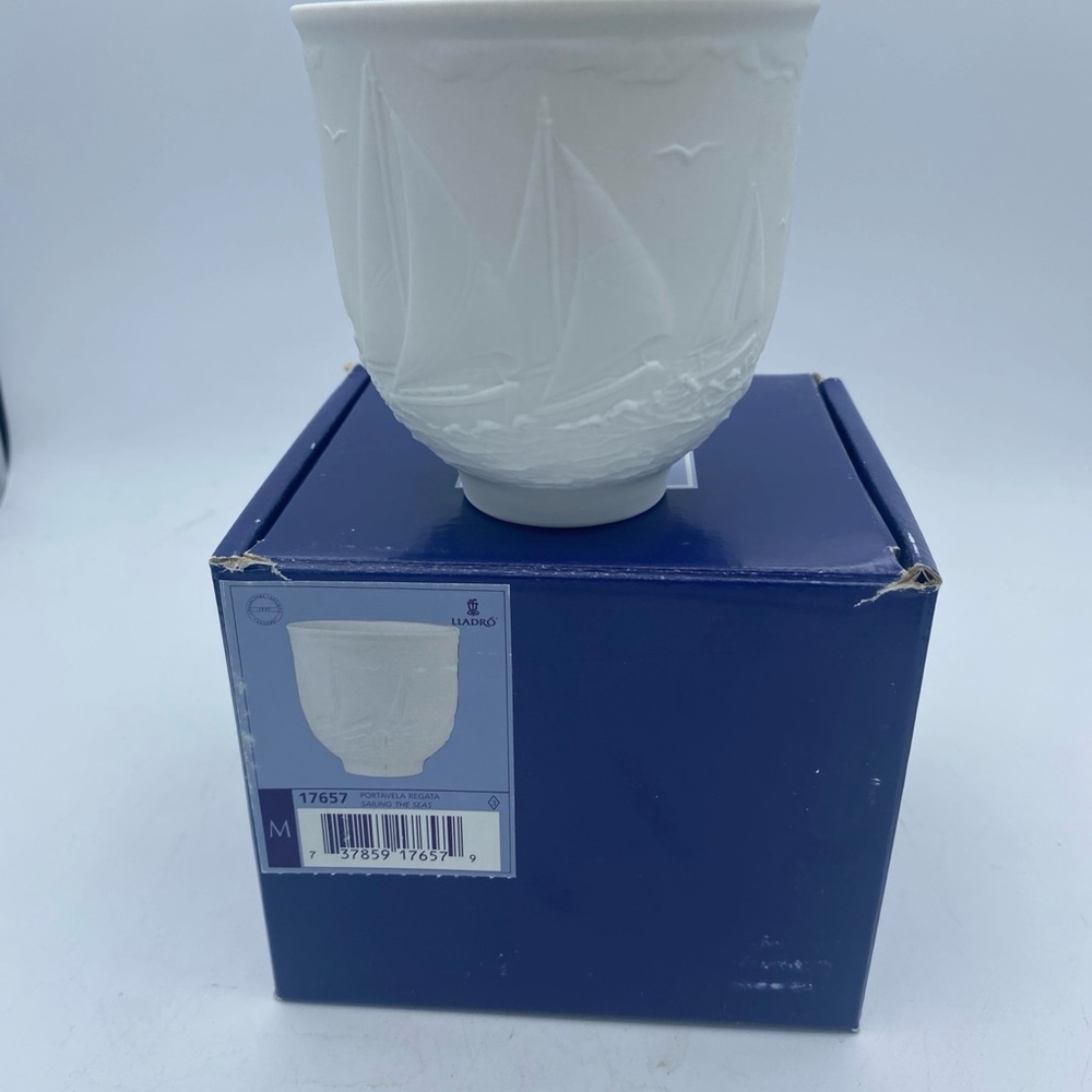 Lladro Summer Collection Sailing the Seas 17657 porcelain candle holder 3.5"